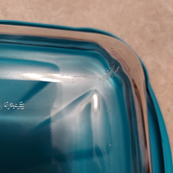 Anchor Hocking 9"W x 13"L (3QT) Casserole Baking Dish with Teal Plastic Lid. - Picture 5 of 5